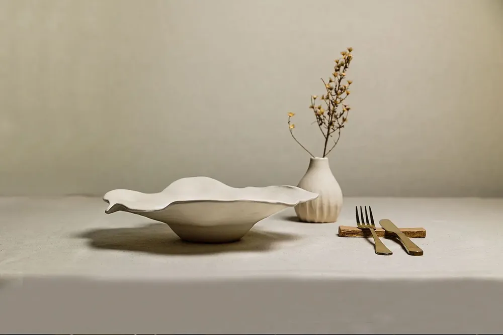 Assiettes de réception - Plaque florale à large rebord - MARIA MONASTERIO CERAMIC