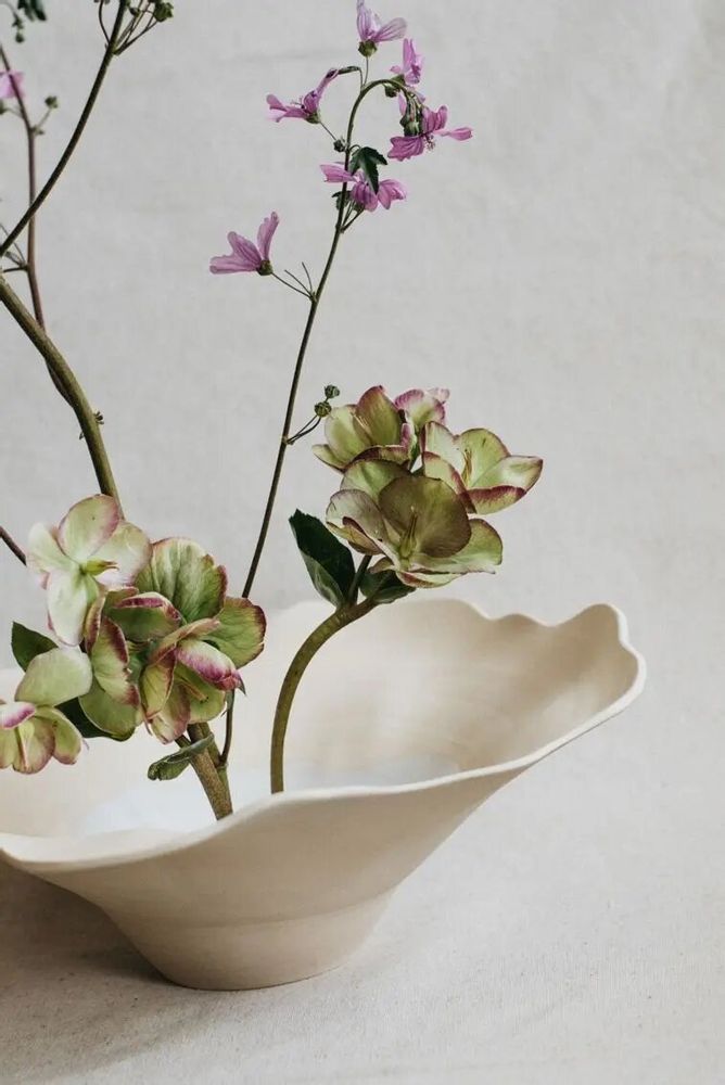 Formal plates - Floral plate with wide flange - MARIA MONASTERIO CERAMIC
