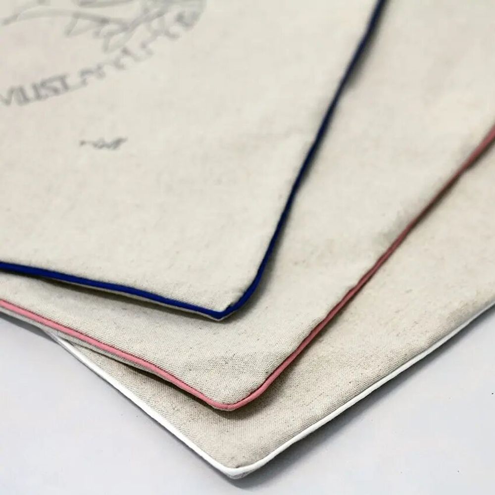 Fabric cushions - Cotton-linen cushion cover, minimalist illustration. - COSETTE ET LES LYS