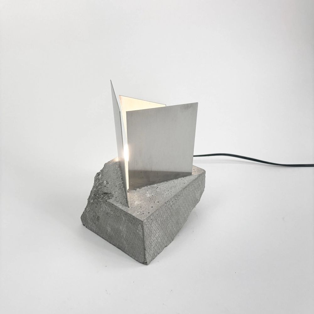 Hotel bedrooms - Sculptural Table Lamp [ESSENCE] - CASE STUDIOS