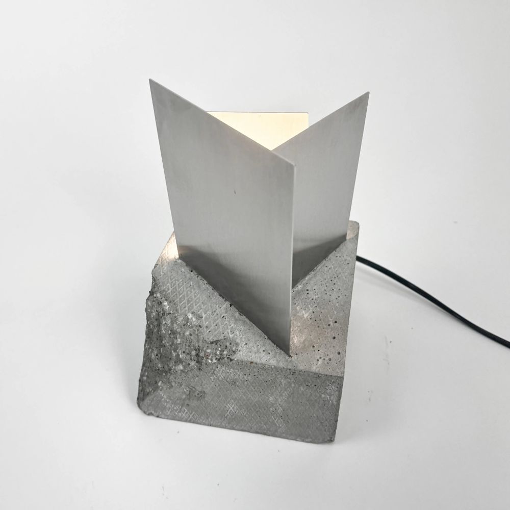 Hotel bedrooms - Sculptural Table Lamp [ESSENCE] - CASE STUDIOS