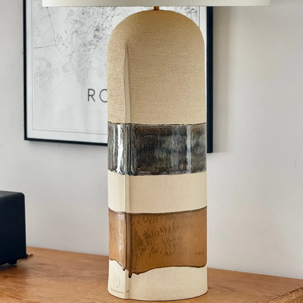 Céramique - LAMPE TOTEM SCULPTURALE EN GRÈS - CUOIO COLLECTION - DI VINCENZO POUJOULA
