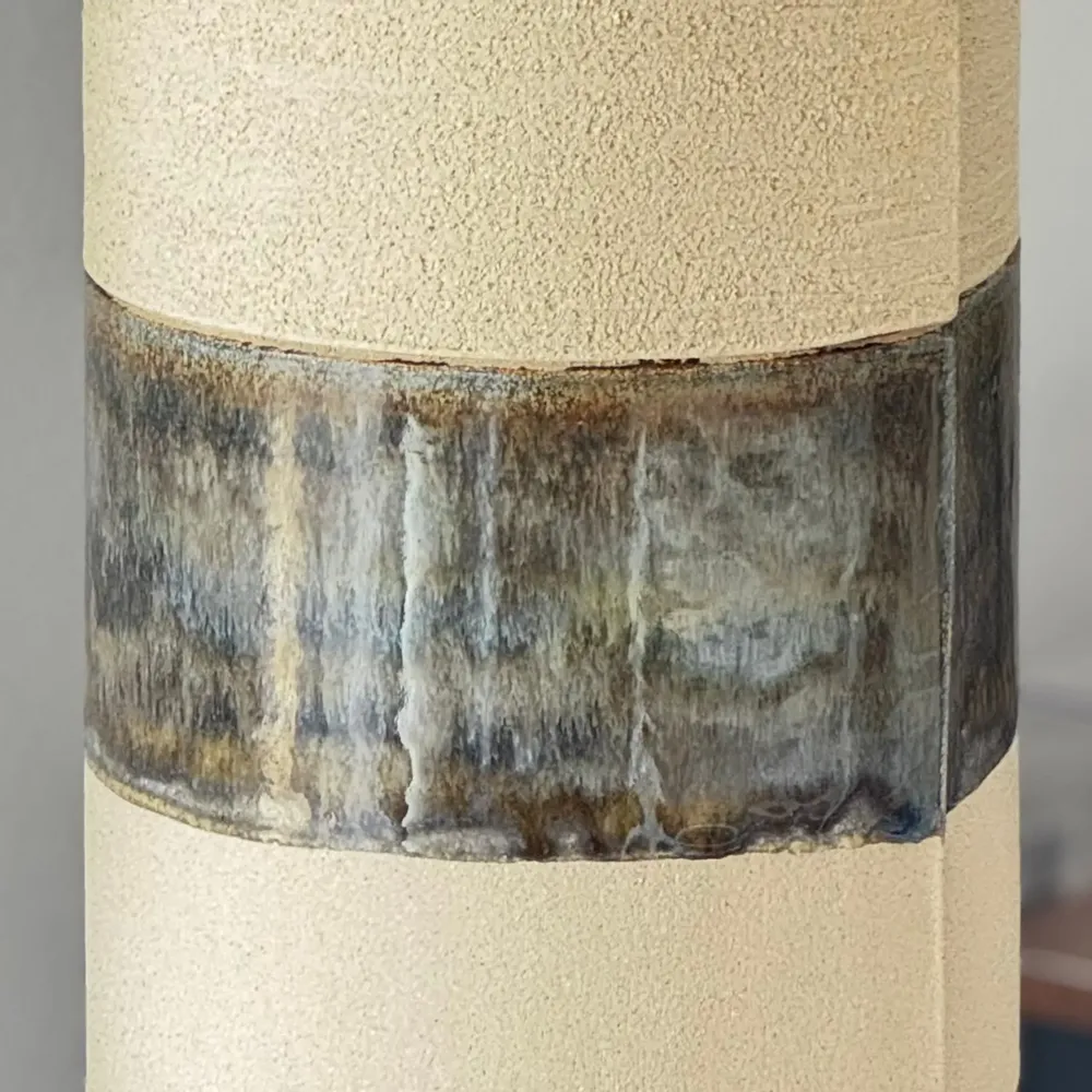 Céramique - LAMPE TOTEM SCULPTURALE EN GRÈS - CUOIO COLLECTION - DI VINCENZO POUJOULA