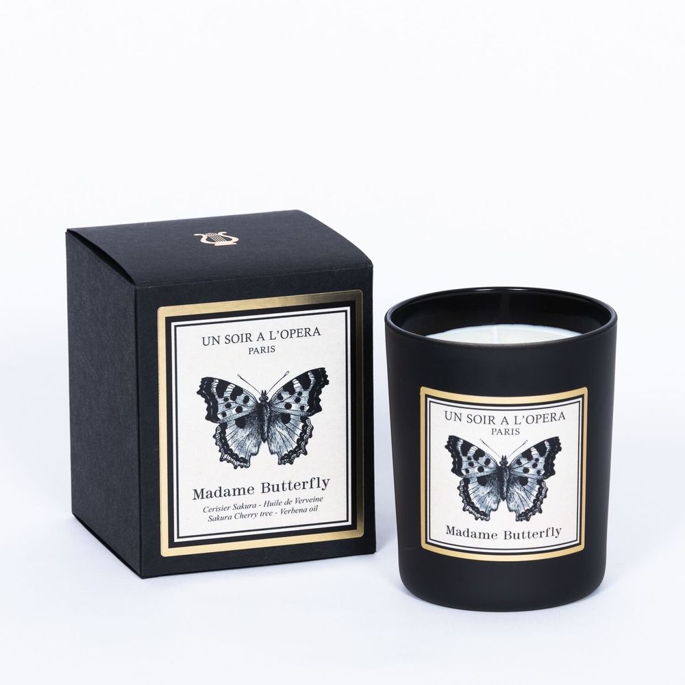 Decorative objects - MADAMA BUTTERFLY - 100% VEGETABLE SCENTED CANDLE - 180GR - UN SOIR A L'OPERA