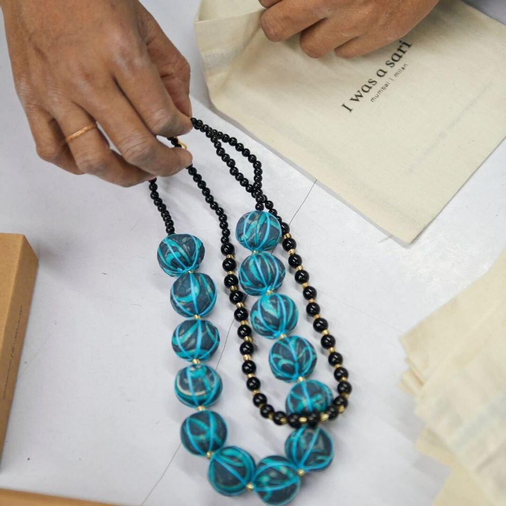 Bijoux - Colliers de perles fabriqués à la main à partir de perles enveloppées - I WAS A SARI