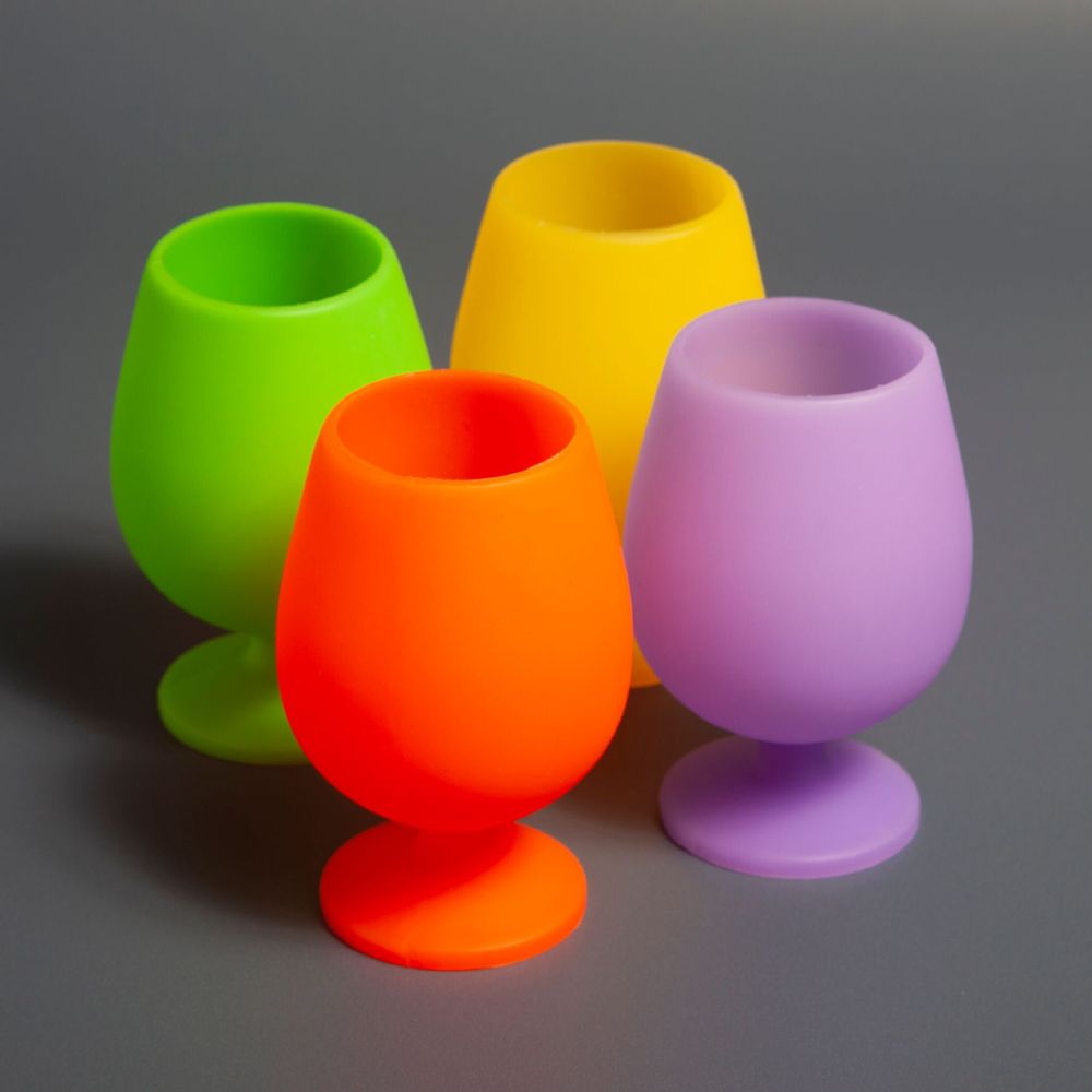 Outdoor pools - STEMM - silicone unbreakable wine glasses - PORTER GREEN