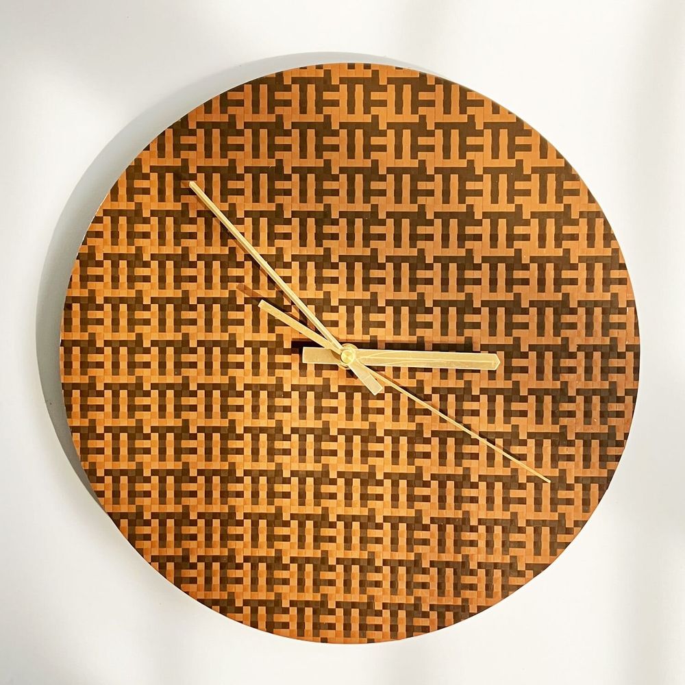 Aménagements pour bureau - L'horloge MusicCloth® tourne dans le sens inverse - REHYPHEN