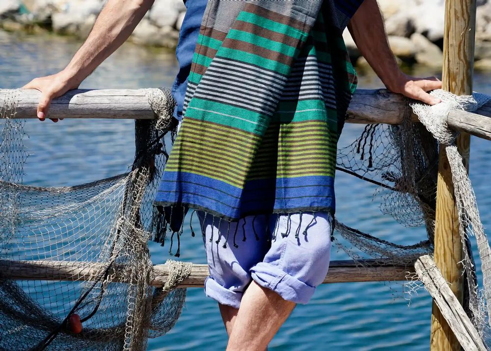 Serviettes de bain - FOUTA EN COTON BIOLOGIQUE - ÉBÈNE - couleur FOREST - KARAWAN AUTHENTIC