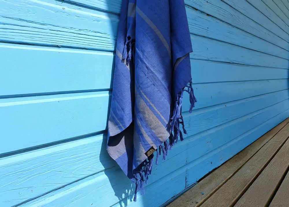 Serviettes de bain - FOUTA TISSÉE EN COTON BIOLOGIQUE - COLLECTION GARDEN - COULEUR BLUEBERRY - KARAWAN AUTHENTIC