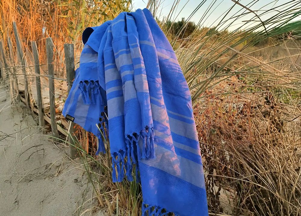 Serviettes de bain - FOUTA TISSÉE EN COTON BIOLOGIQUE - COLLECTION GARDEN - COULEUR BLUEBERRY - KARAWAN AUTHENTIC