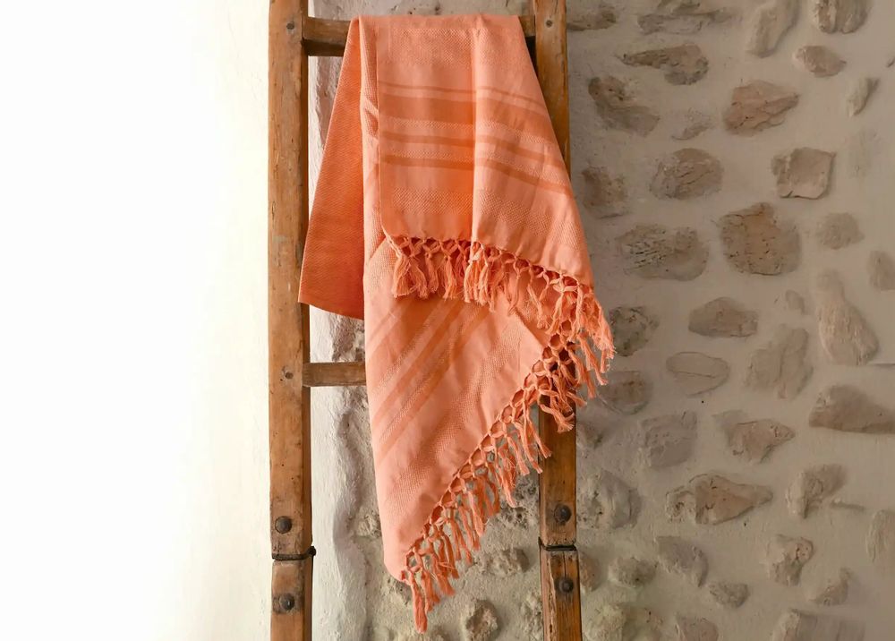 Serviettes de bain - FOUTA TISSÉE EN COTON BIOLOGIQUE - COLLECTION GARDEN - COULEUR CORAL - KARAWAN AUTHENTIC