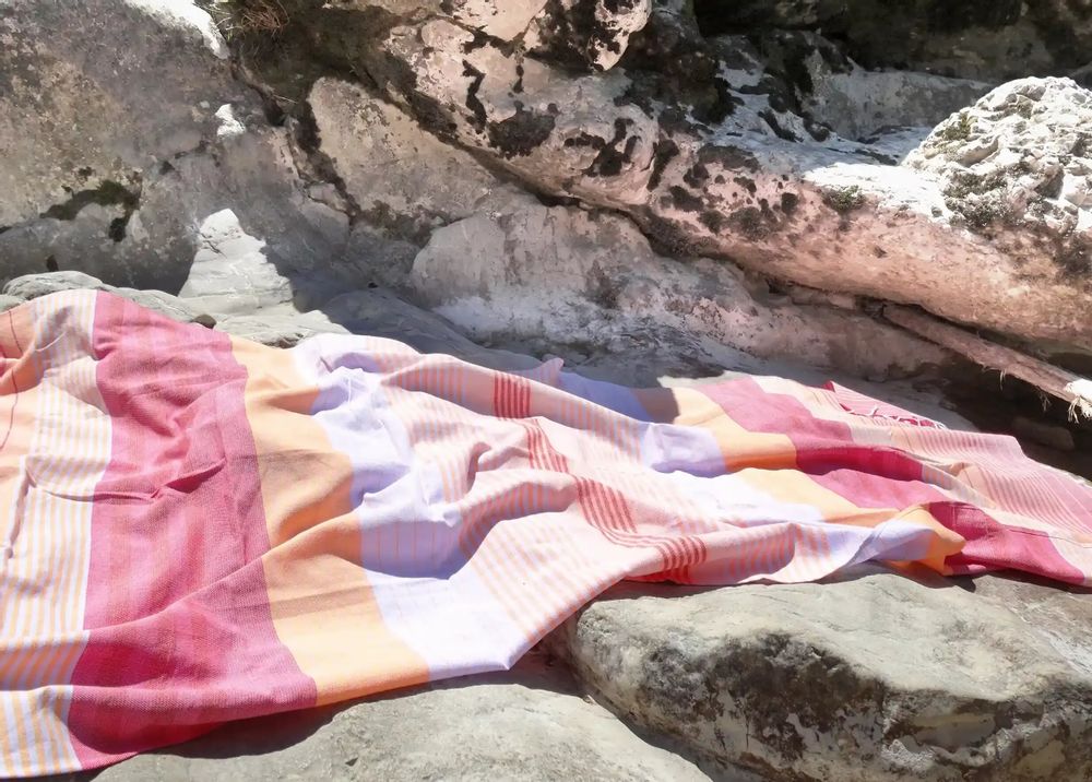 Serviettes de bain - FOUTA EN COTON BIOLOGIQUE - Collection SUD - Couleur AZALEE - KARAWAN AUTHENTIC