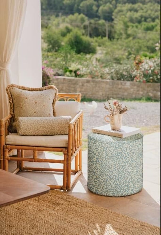 Ottomans - Pouf Maya Ice & Ecru - PALAIS SUSTAINABLE LUXURY