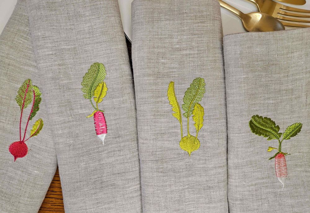 Table linen - Set of 4 embroidered napkins. Collection HOME GARDEN - ARTIPARIS