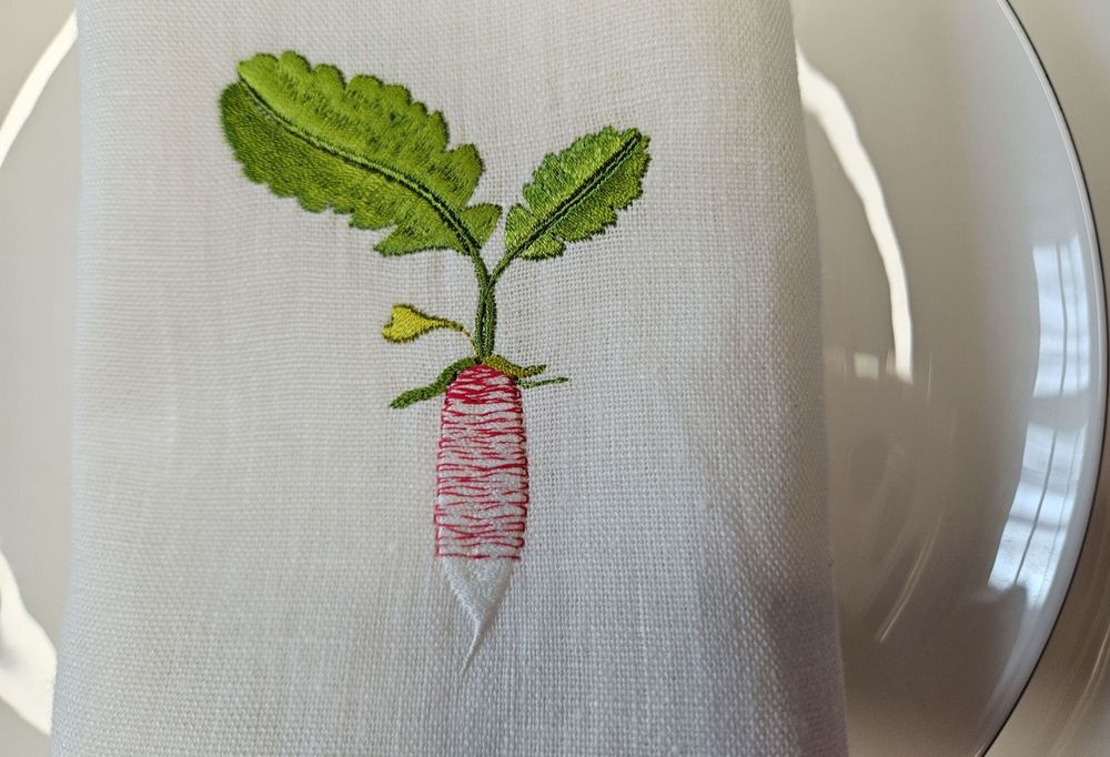 Table linen - Set of 4 embroidered napkins. Collection HOME GARDEN - ARTIPARIS