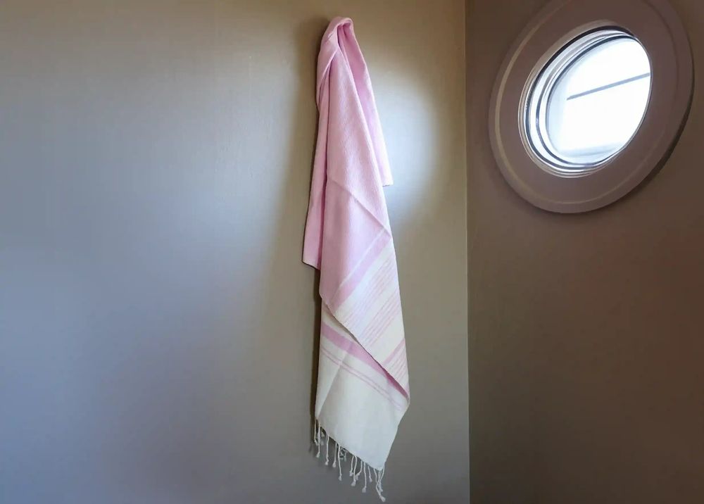 Bath towels - ORGANIC COTTON TOWEL - WHITE SAND Collection - Color WHITE & PARMA - KARAWAN AUTHENTIC