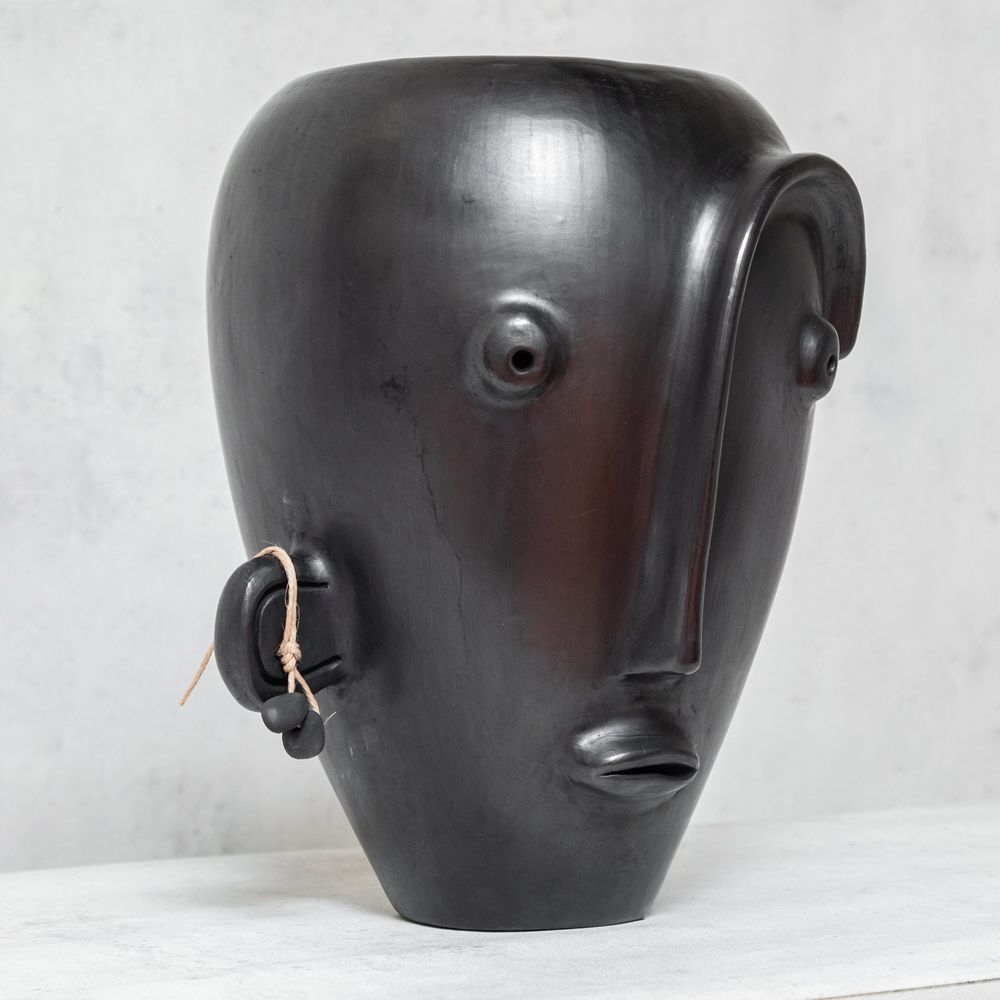 Pièces uniques - Vase à tête en argile noire avec boucle d'oreille - HUAKAL