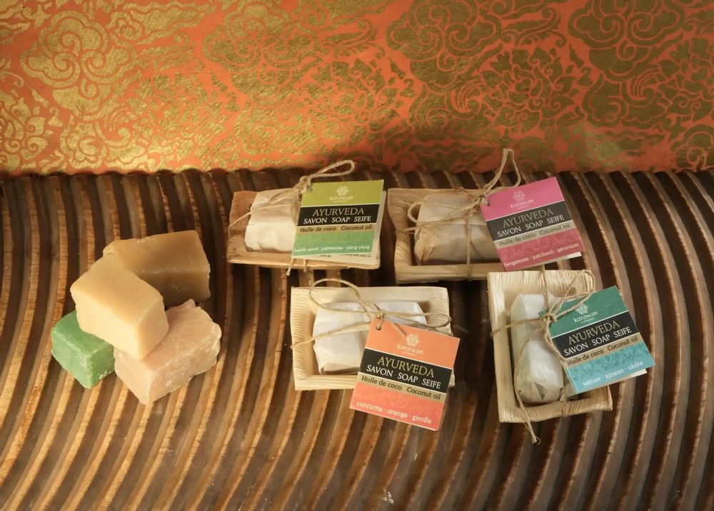 Cadeaux - POCHON 4 MINI SAVONS AYURVEDIQUES - KARAWAN AUTHENTIC