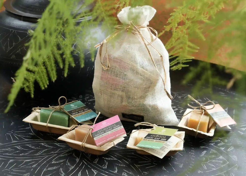 Cadeaux - POCHON 4 MINI SAVONS AYURVEDIQUES - KARAWAN AUTHENTIC