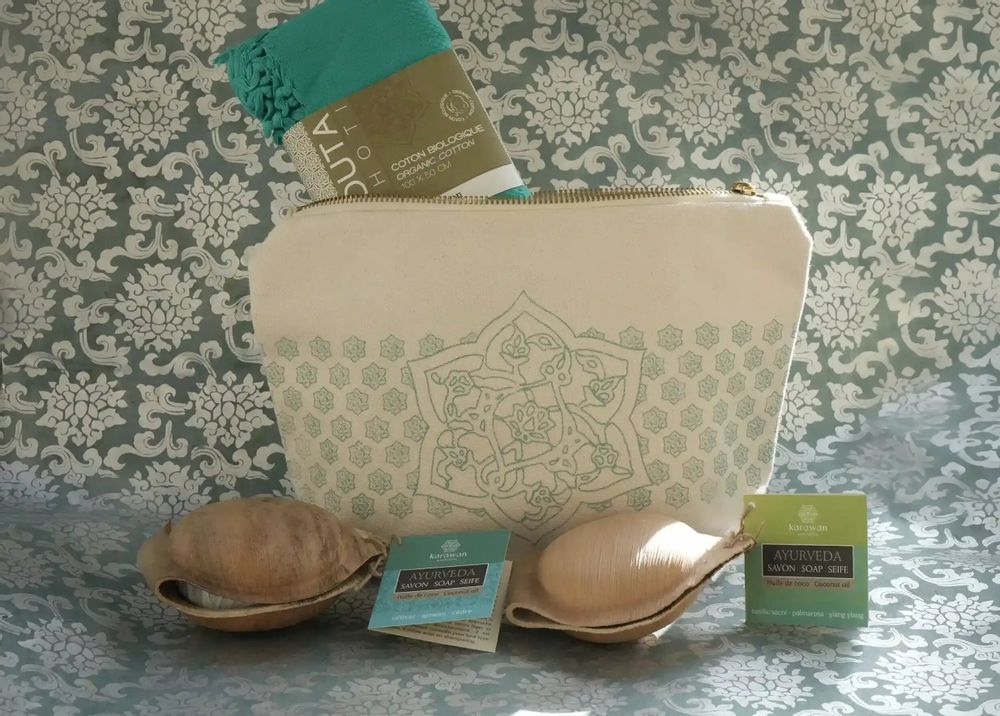 Coffrets et boîtes - TROUSSE CADEAU BIEN-ÊTRE AYURVÉDA - SOIN KERALA NOTE BOISEE - KARAWAN AUTHENTIC