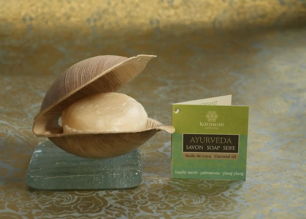 Coffrets et boîtes - TROUSSE CADEAU BIEN-ÊTRE AYURVÉDA - SOIN KERALA NOTE BOISEE - KARAWAN AUTHENTIC