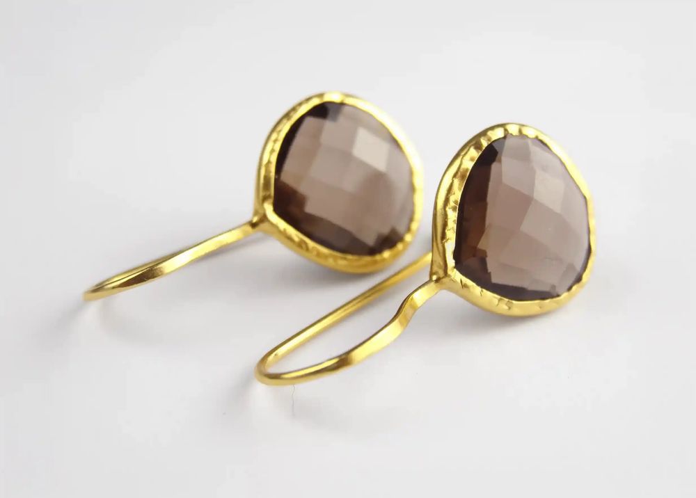 Bijoux - BOUCLES D'OREILLES PLAQUÉ OR "DROP" QUARTZ FUMÉ - KARAWAN AUTHENTIC