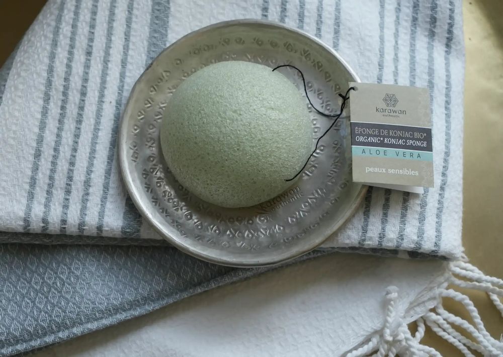 Beauty products - ORGANIC KONJAC SPONGE ENRICHED WITH ALOE VERA - IN A BOX - KARAWAN AUTHENTIC
