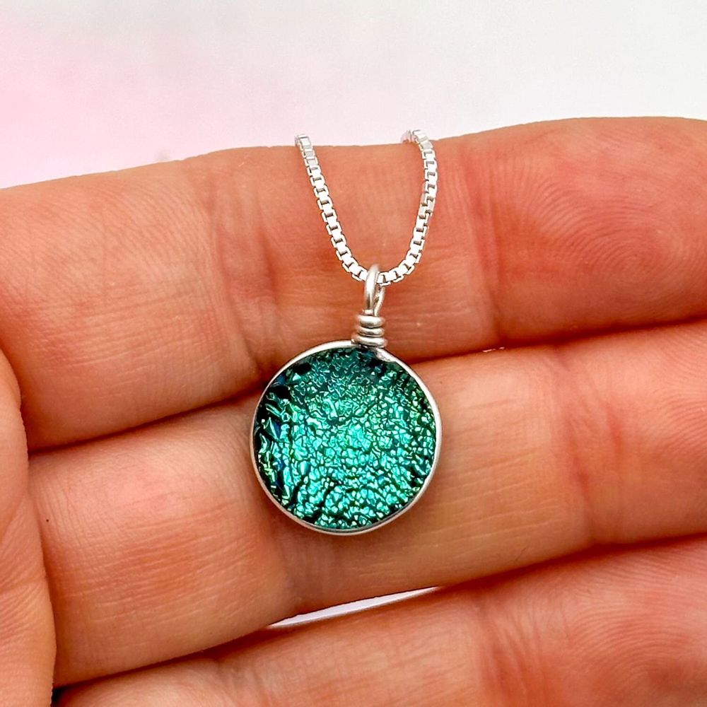 Jewelry - 9 dichroic glass pendant necklaces - BIJOUX EVIDENCE