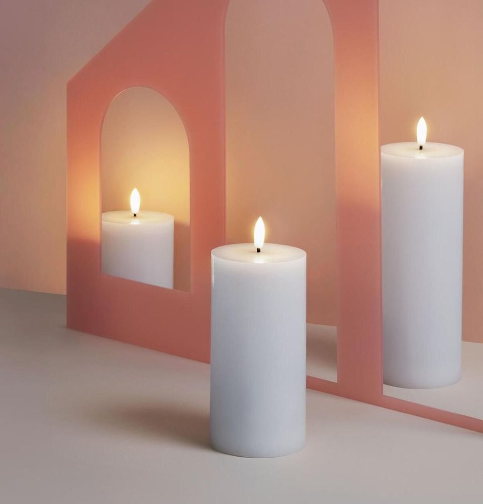 Éclairage LED - Basic Colours Pillar Candles Silk - MOODS & MORE