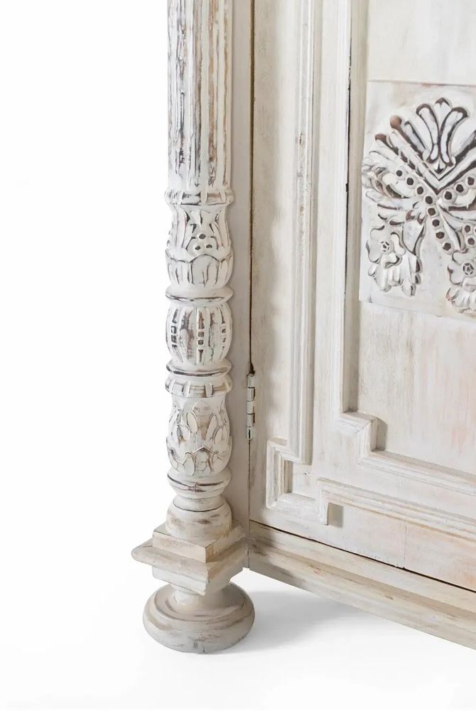 Wardrobe - Aged white mango wood cabinet with a sophisticated touch - GINER Y COLOMER