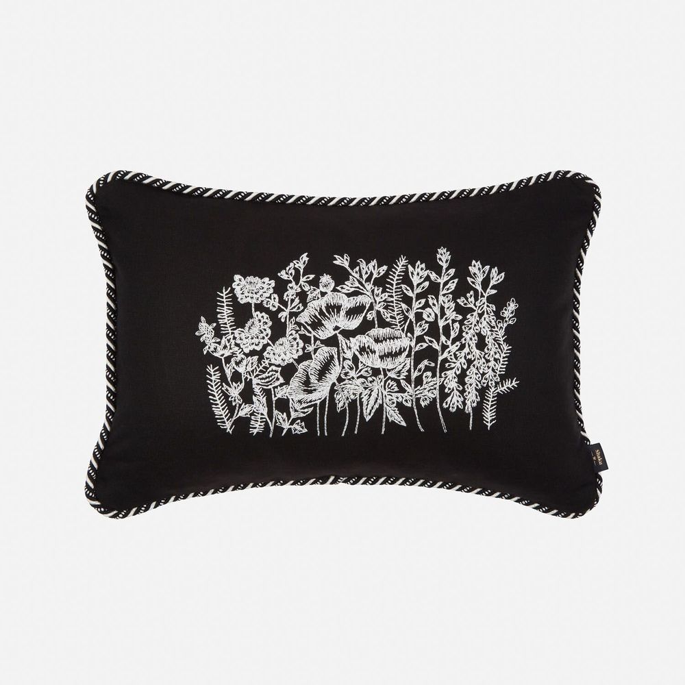 Coussins textile - Coussin italien brodé à la main « Meadow », 50 x 35 cm - SHAKU