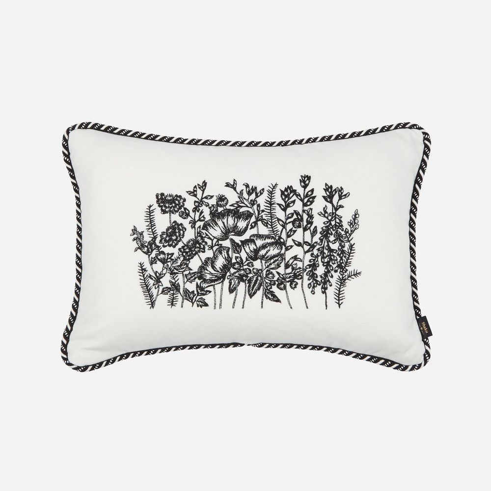 Coussins textile - Coussin italien brodé à la main « Meadow », 50 x 35 cm - SHAKU