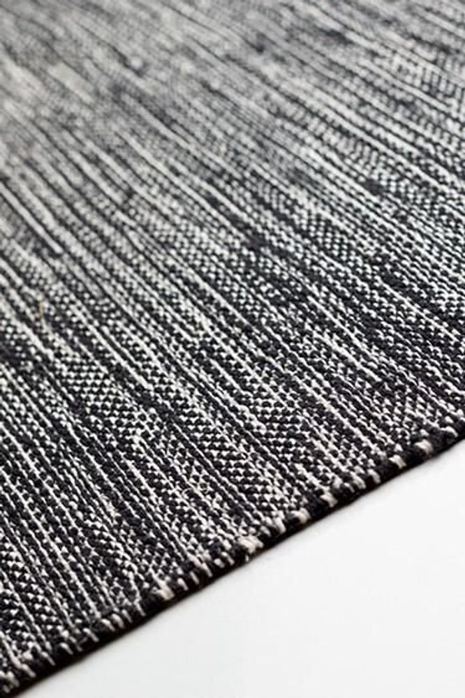 Contemporary carpets - SURYA, sustainability and tradition - MAHOLA YOGA