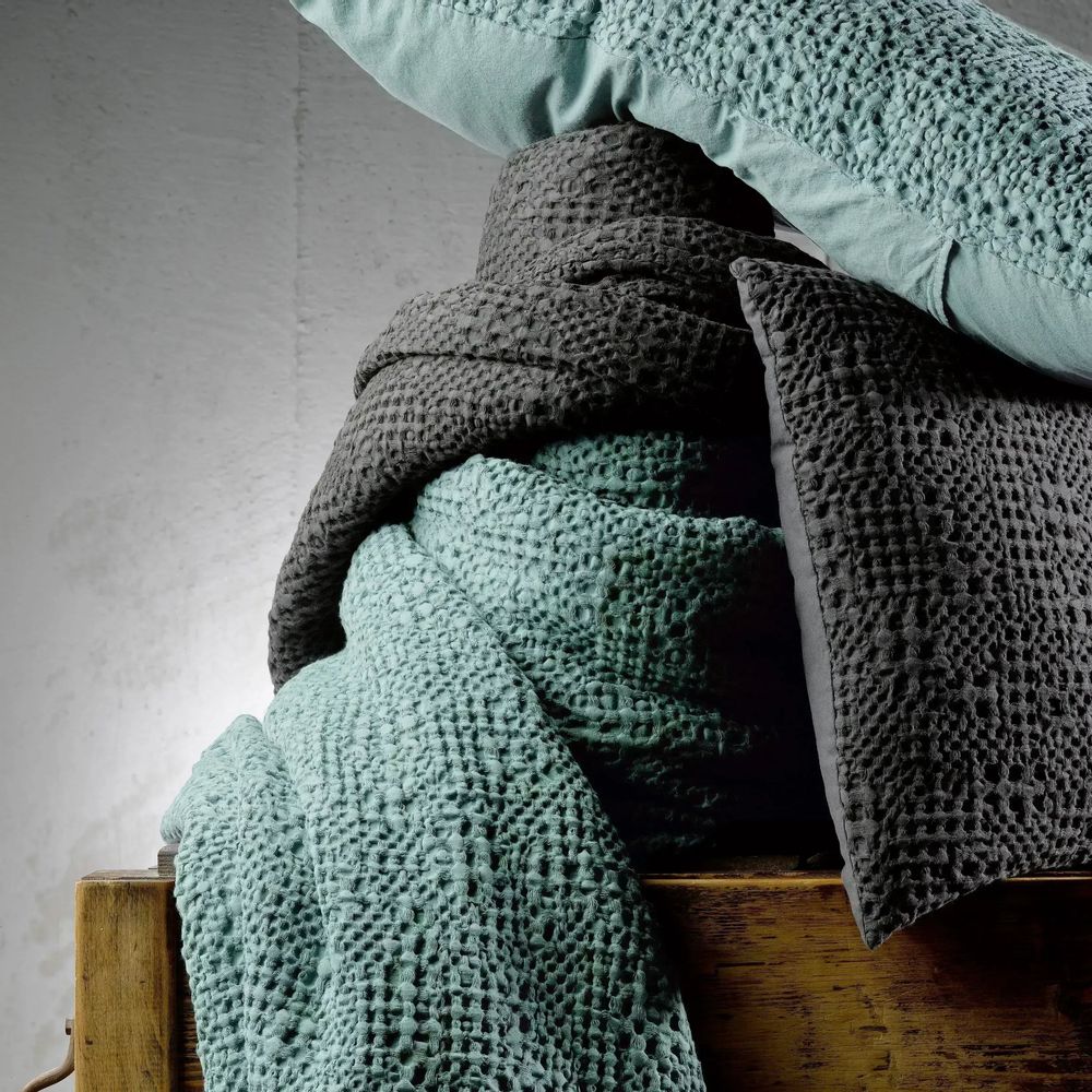 Linge de lit - Jeté Tana Vert de gris 180 x 260 - MAISON VIVARAISE - SDE VIVARAISE WINKLER