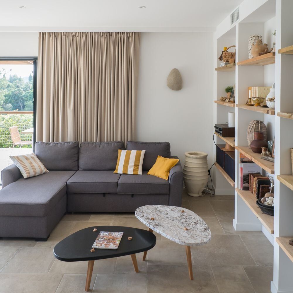 Tables basses - Table basse plateau en pierre noire poli - A 3 pattes -  Forme Galet - C'EST BIEN FAIT