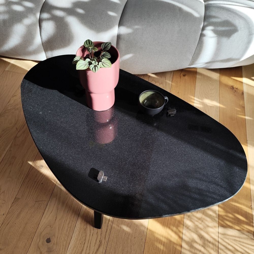 Tables basses - Table basse plateau en pierre noire poli - A 3 pattes -  Forme Galet - C'EST BIEN FAIT