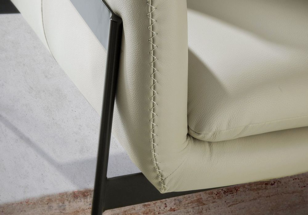 Armchairs - Upholstered armchair upholstered in grey cowhide leather - ANGEL CERDÁ