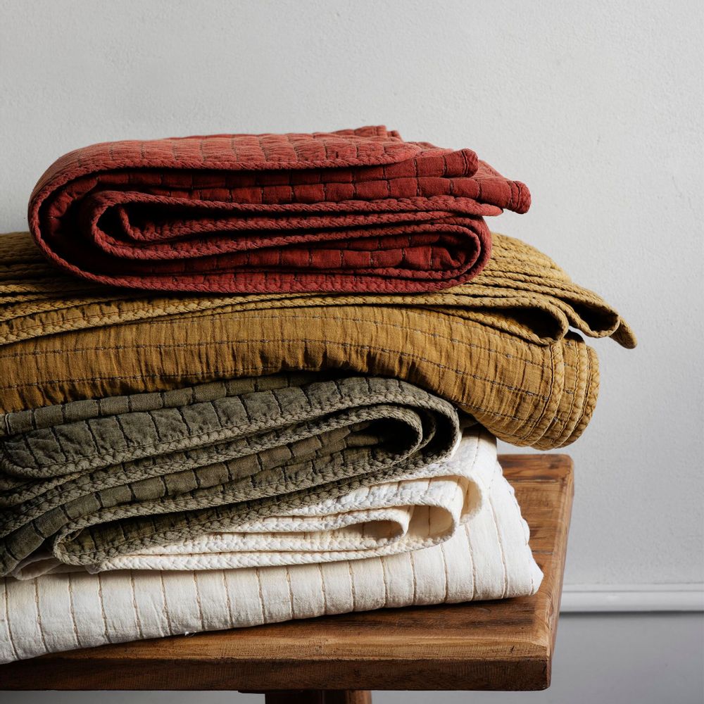 Throw blankets - Quilted Cotton Throw - MADAM STOLTZ