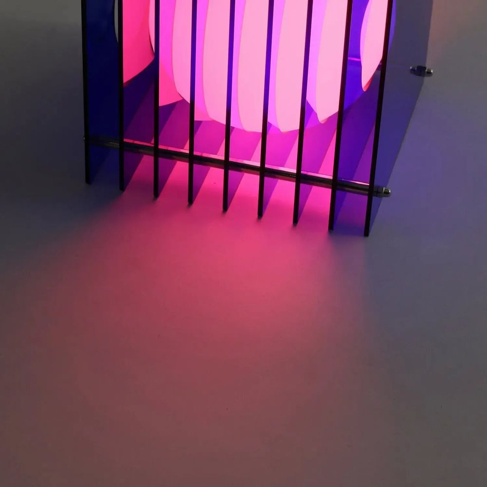 Lampes de bureau  - Lampe LOP petite carrée en acrylique bleu - BANG