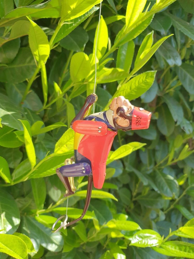 Jouets enfants - Curt, le singe grimpant - BLECHFABRIK