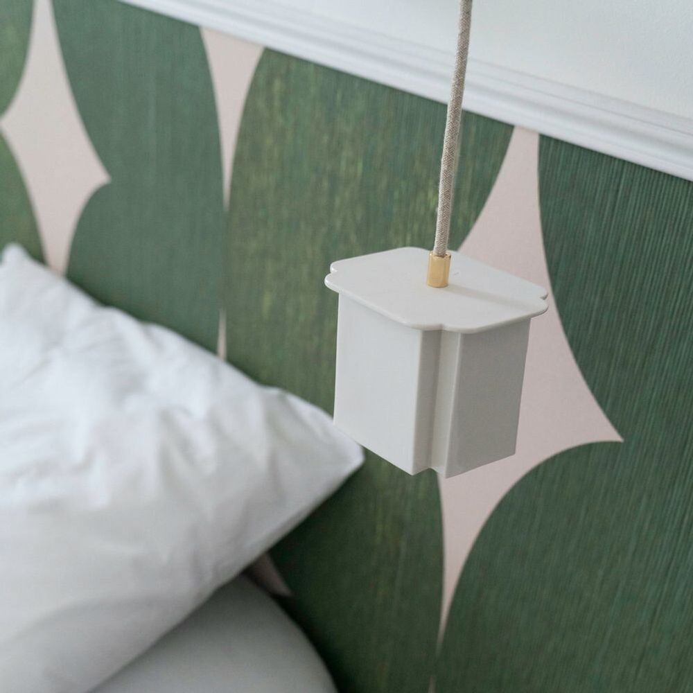 Hanging lights - The Pulchra portable lamp - ÉDITIONS MOUCHE