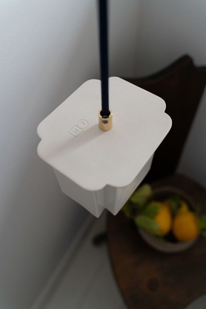 Hanging lights - The Pulchra portable lamp - ÉDITIONS MOUCHE