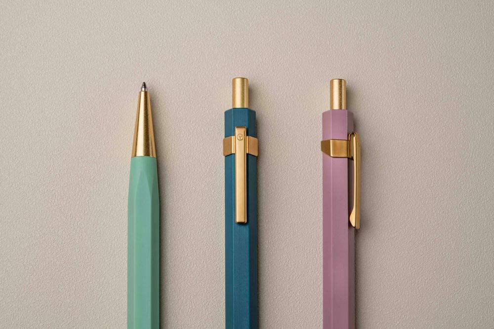 Everyday plates - Glamour Evolve - Ocean Sustainable Ballpoint Pen - YSTUDIO