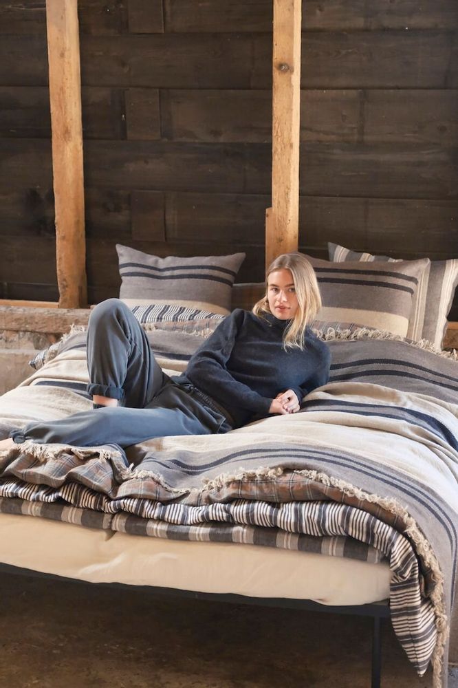 Couettes et oreillers - BLACK HOUSE STRIPE Plaid, coussins et couverture - LIBECO HOME