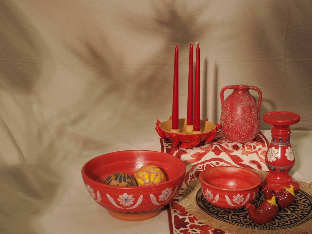 Assiettes au quotidien - stoneware meets red - SAPOTA LTD.