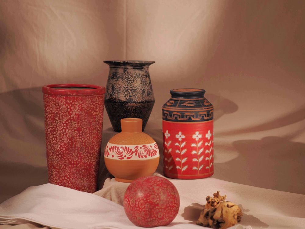 Assiettes au quotidien - stoneware meets red - SAPOTA LTD.