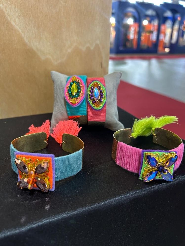 Bracelets - Manchette cuivre martelé brodé - FIL MAIN
