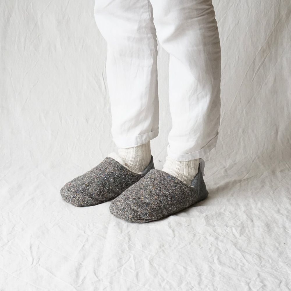 Chaussettes - JAPAN MADE Reversible room shoes / Hopping Nep Tweed × Sheep Boa - MERIPPA