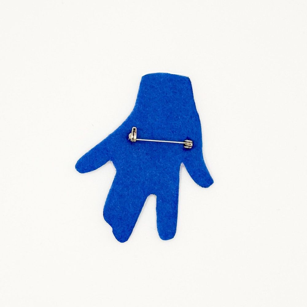 Gifts - “Seeing Hand” Brooch – For Those Who Carry, Feel, and Protect - PETIT POIRIER