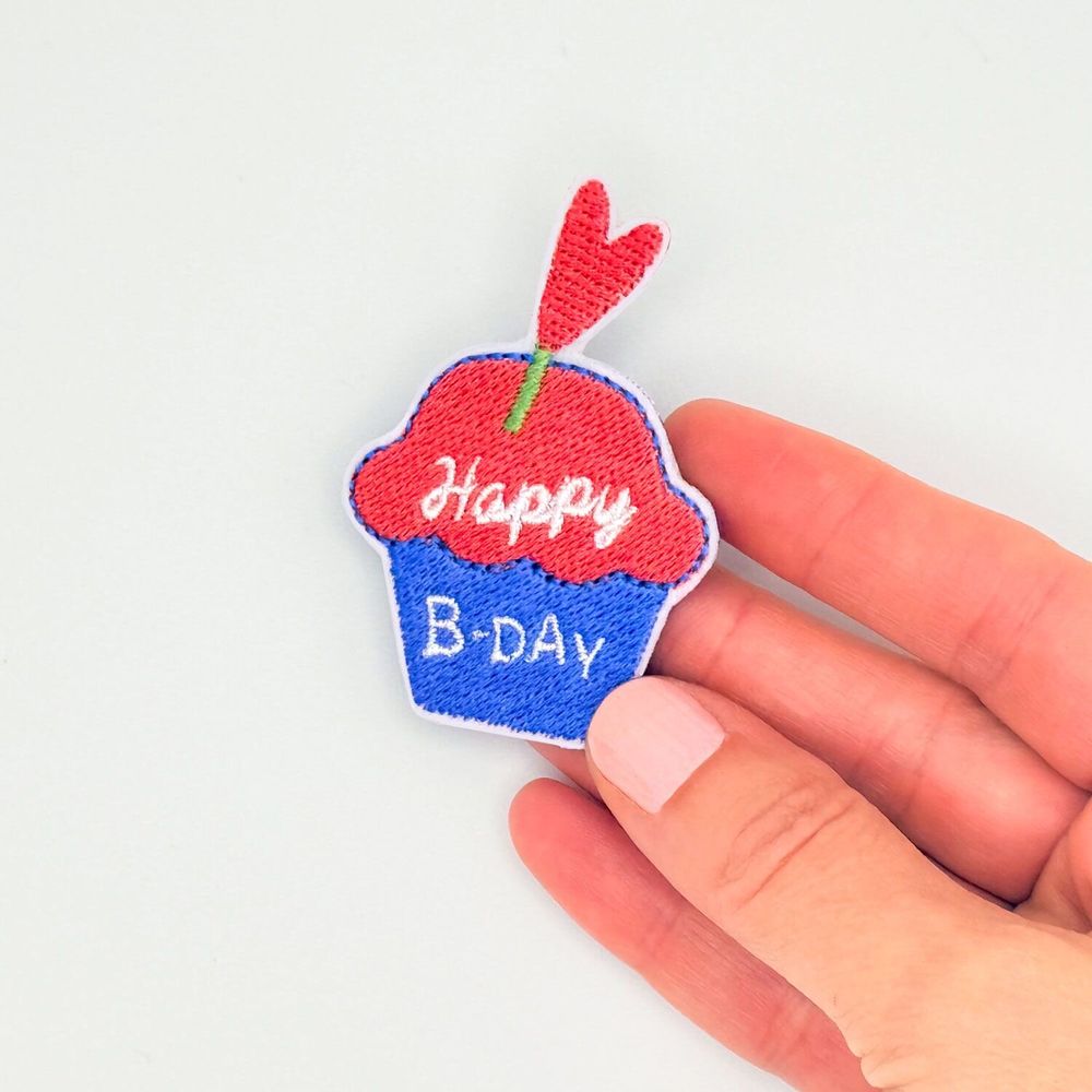 Kids accessories - Embroidered cupcake “Happy Birthday” Brooch - PETIT POIRIER